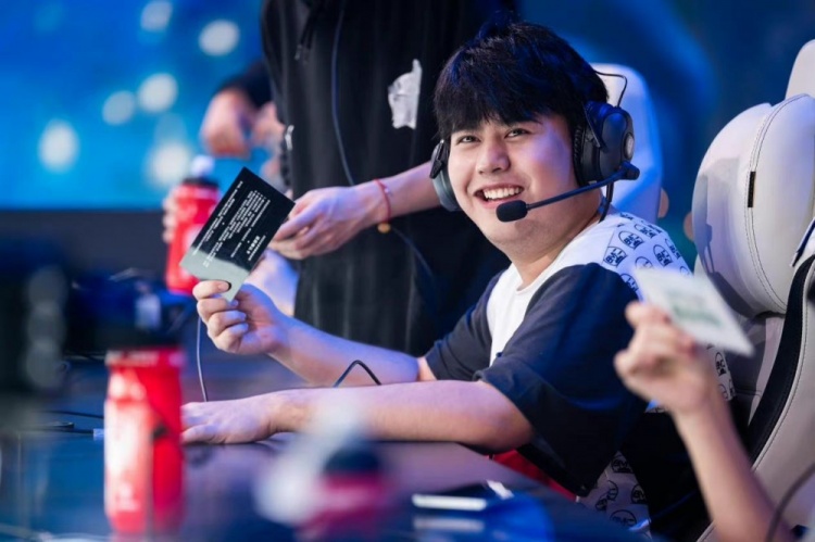 出巨大的视 出巨大的视