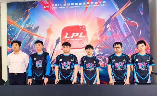 保持顽强的 保持顽强的